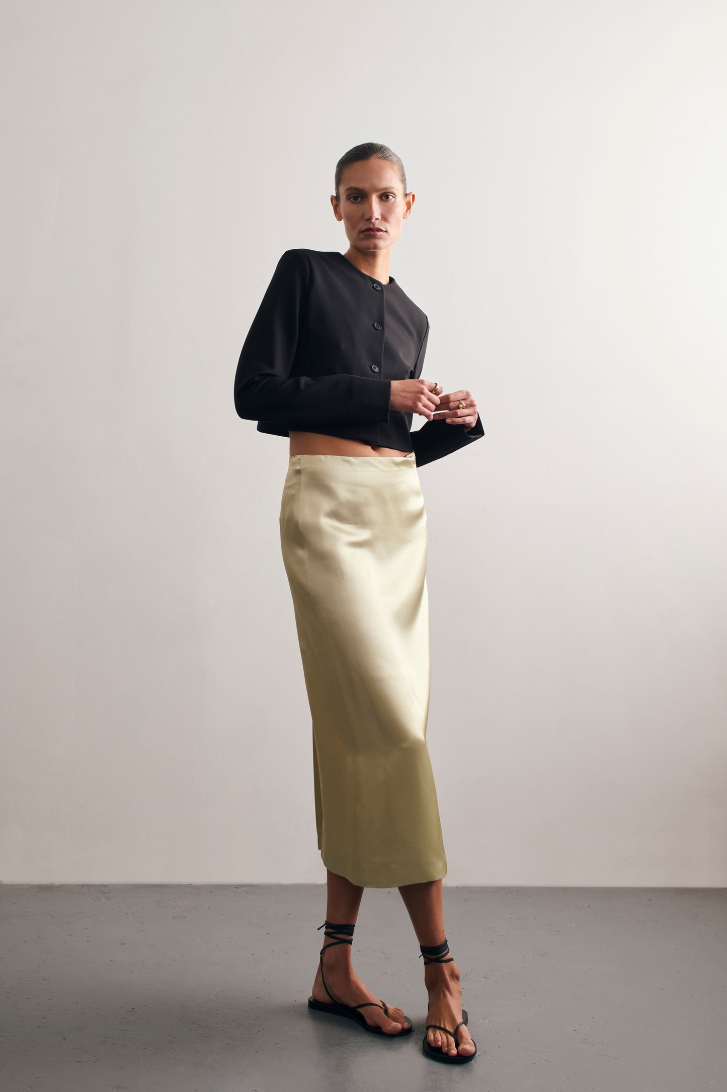 Elegantní béžové šaty ZAHU